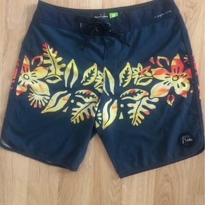 Quicksilver Men’s Board shorts size 33.